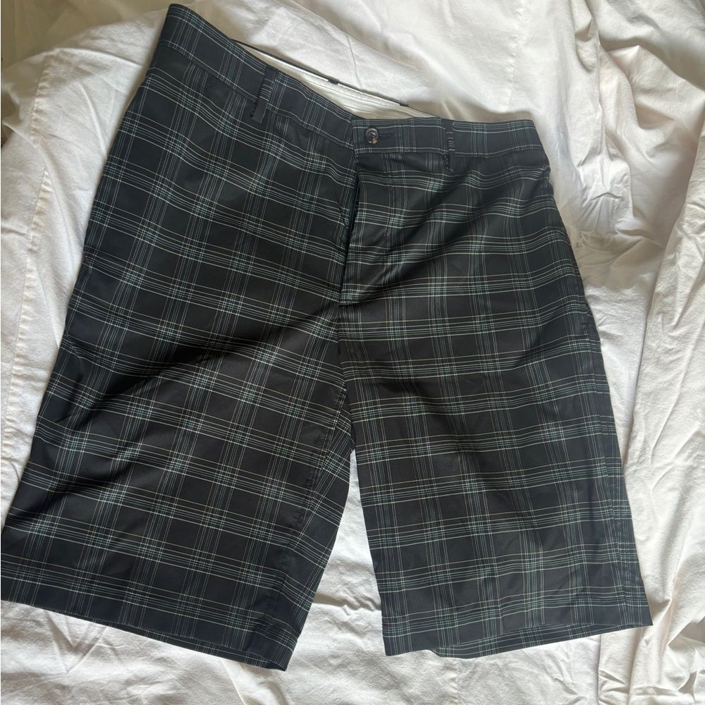 Greg Norman Walking Shorts Size 32